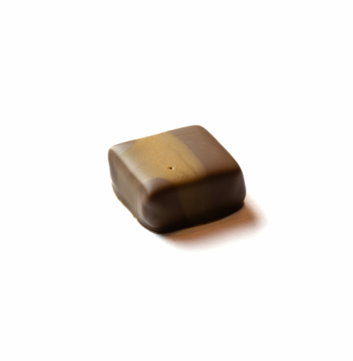 La malle a╠Ç chocolats - chocolats fond blanc-11